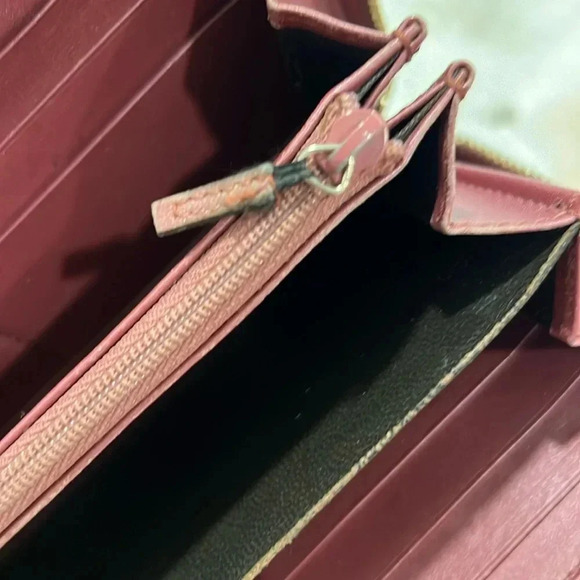 Gucci pink Micro Guccissima used wallet in great condition. Pink Metallic Patent - Picture 12 of 13